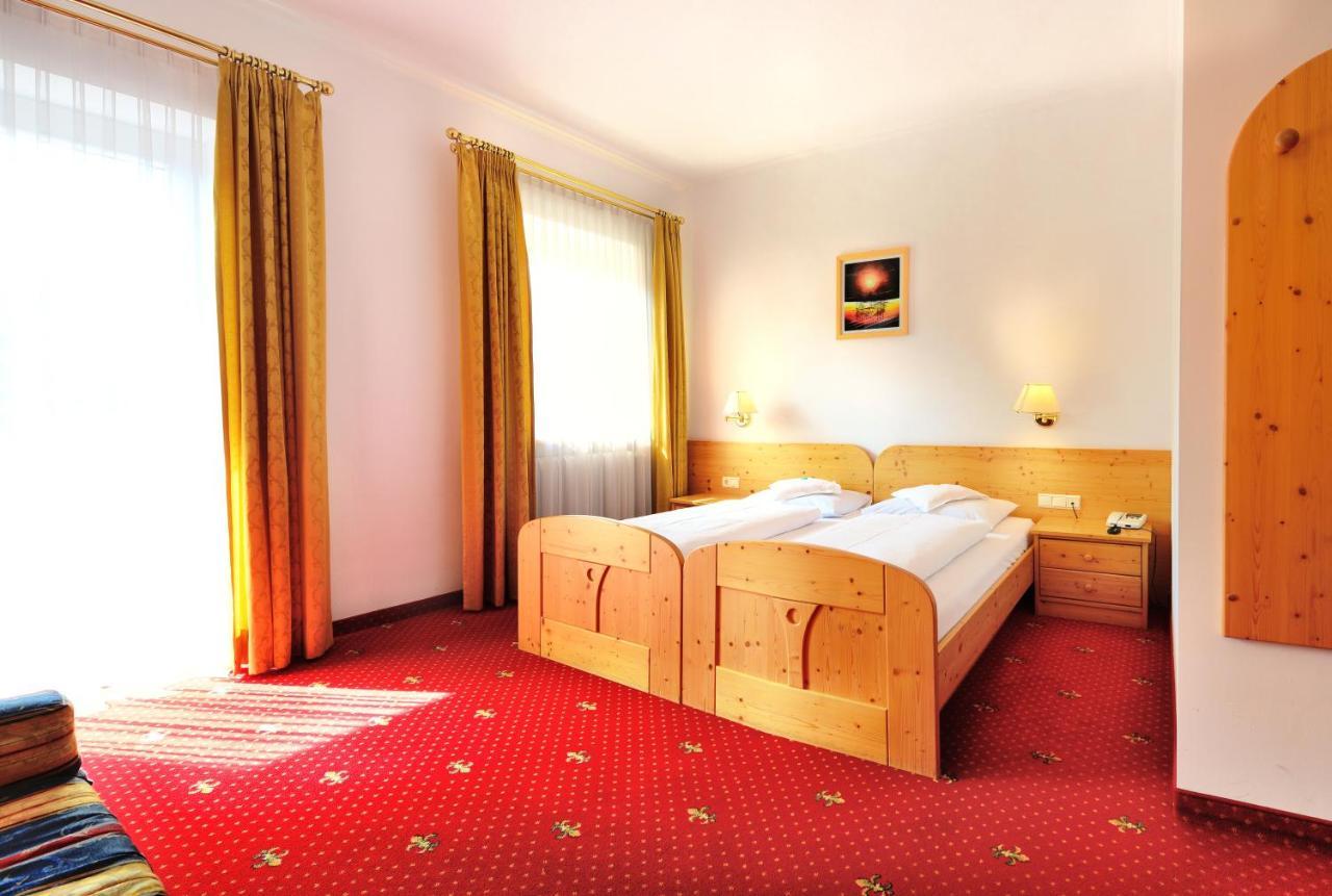 Hotel Dolomiten Dobbiaco Dış mekan fotoğraf