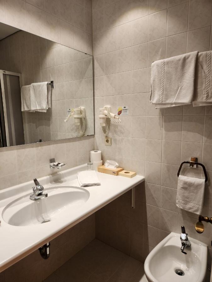 Hotel Dolomiten Dobbiaco Dış mekan fotoğraf