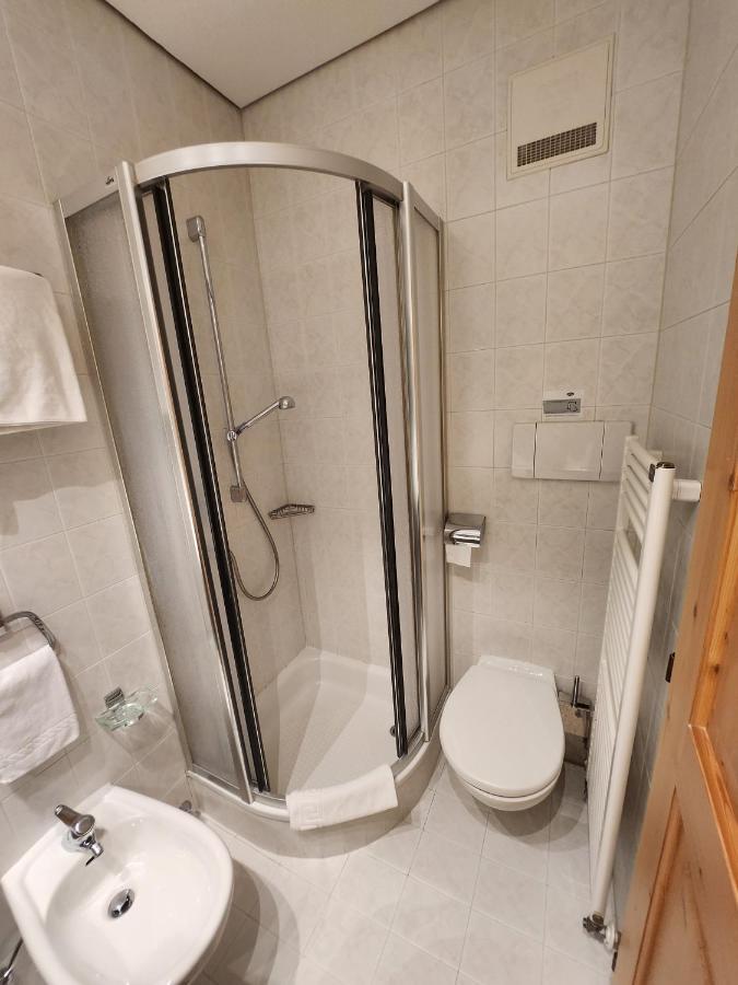 Hotel Dolomiten Dobbiaco Dış mekan fotoğraf