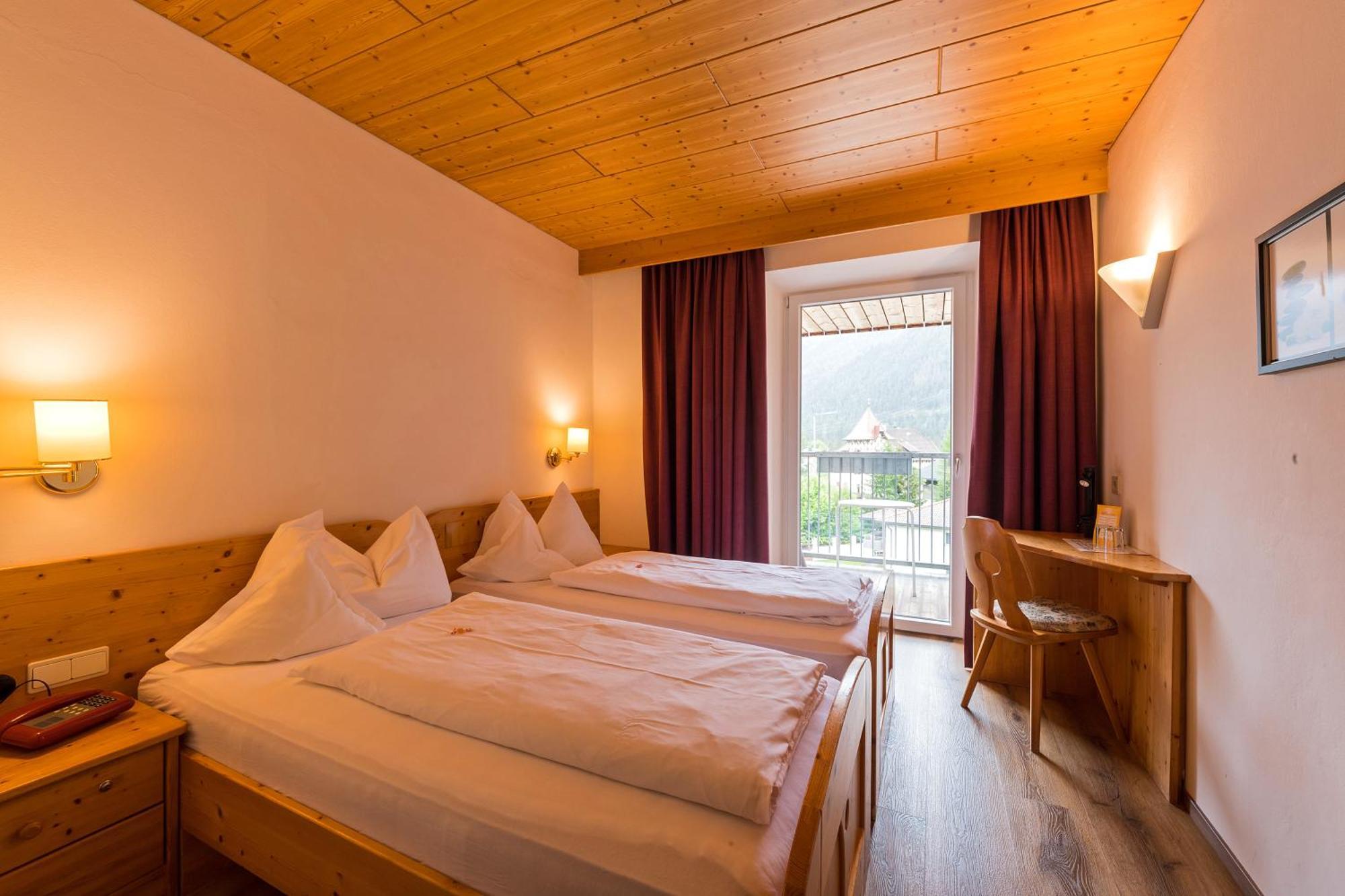 Hotel Dolomiten Dobbiaco Dış mekan fotoğraf