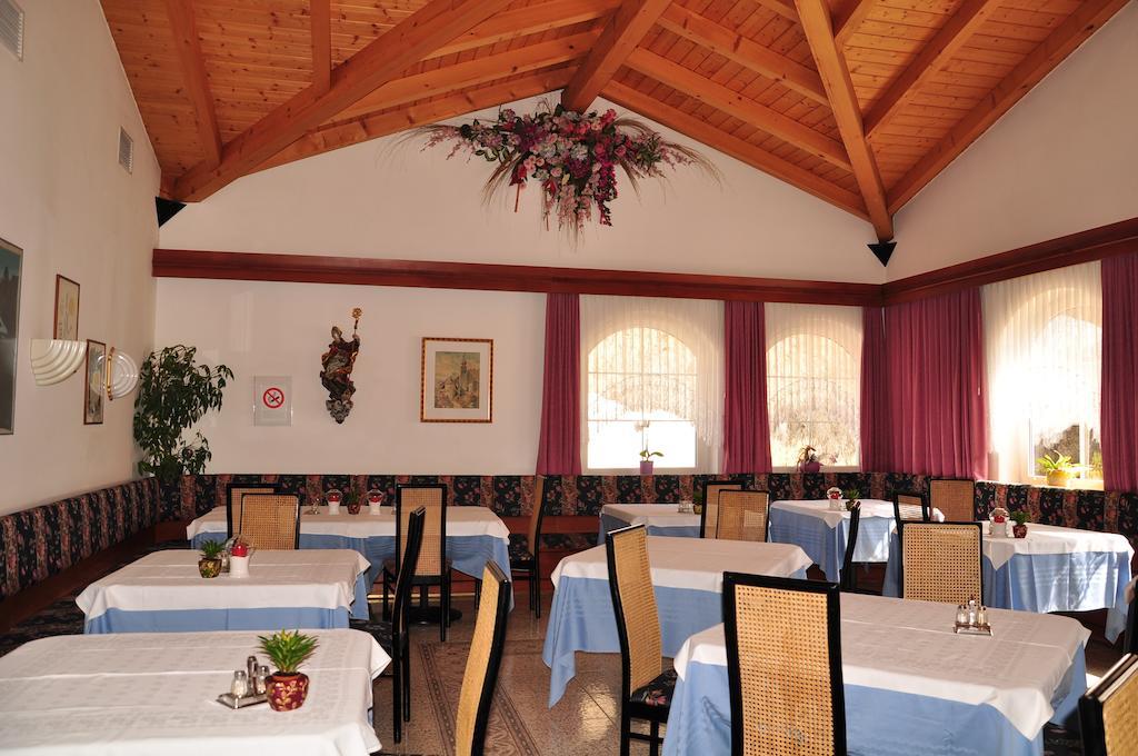 Hotel Dolomiten Dobbiaco Dış mekan fotoğraf