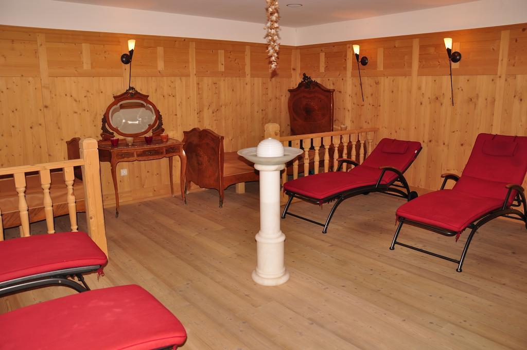 Hotel Dolomiten Dobbiaco Dış mekan fotoğraf