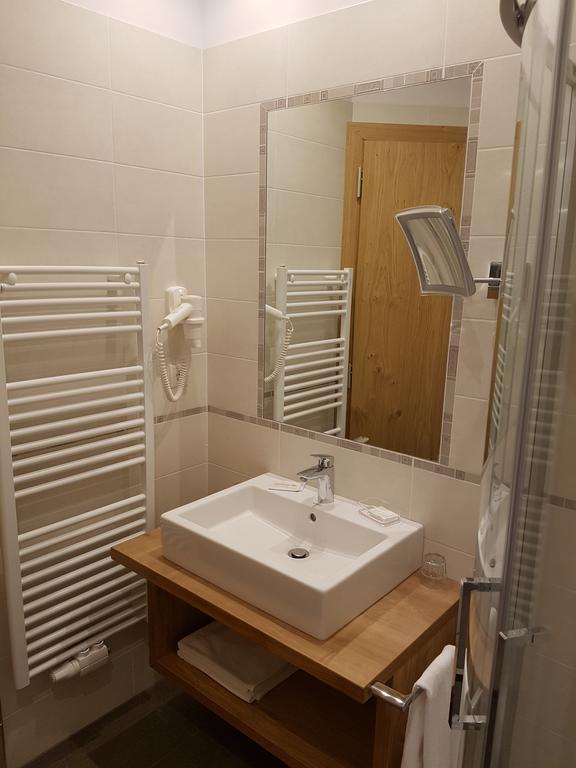 Hotel Dolomiten Dobbiaco Dış mekan fotoğraf