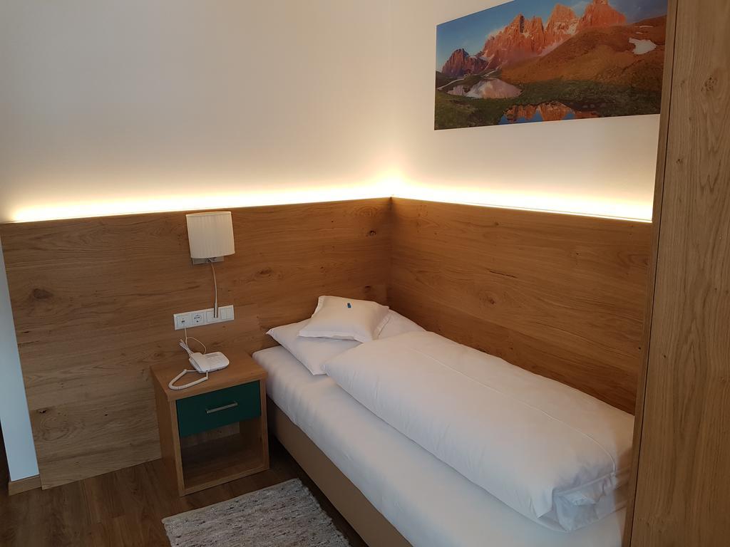 Hotel Dolomiten Dobbiaco Dış mekan fotoğraf